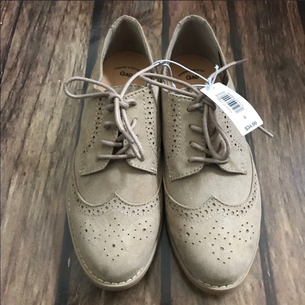 Gap tan oxfords